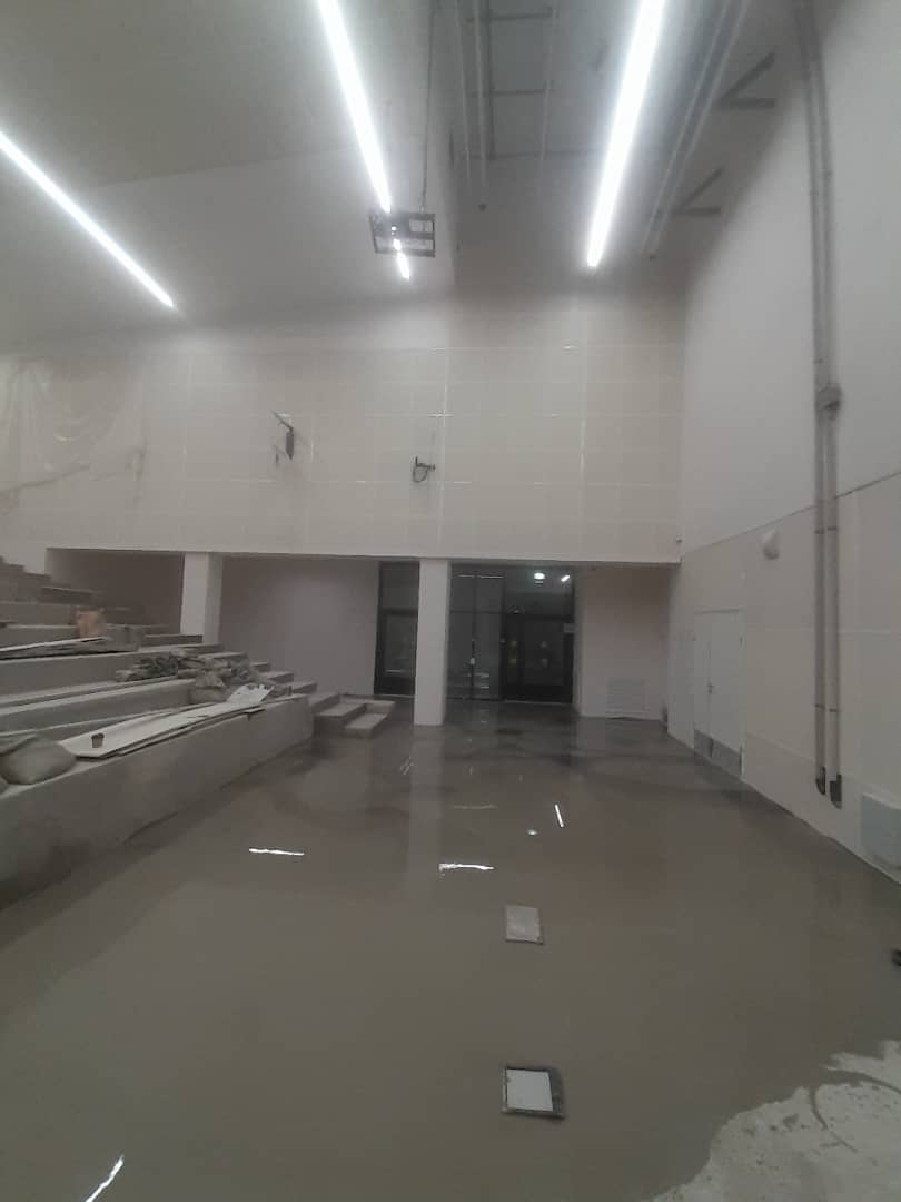 Acoustic finishing of halls